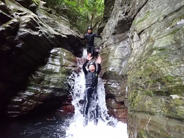 天然のウォータスライダーも完備!