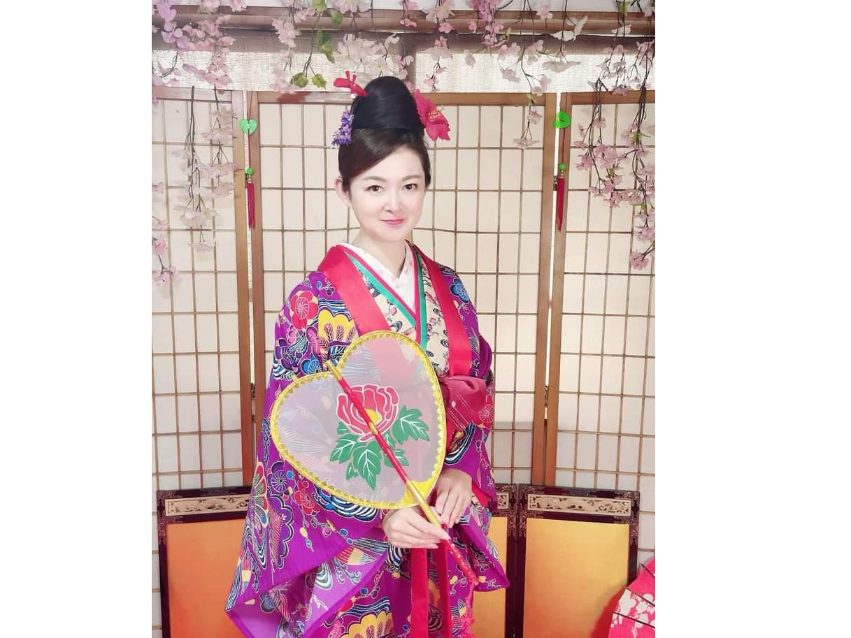 琉球舞踊に使われる団扇、王族風に素敵に!