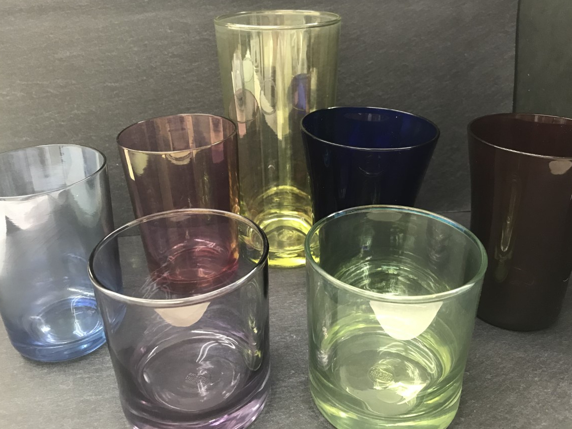 낢Ȍ`̃OXfނ𐔎ނpӂĂ܂B