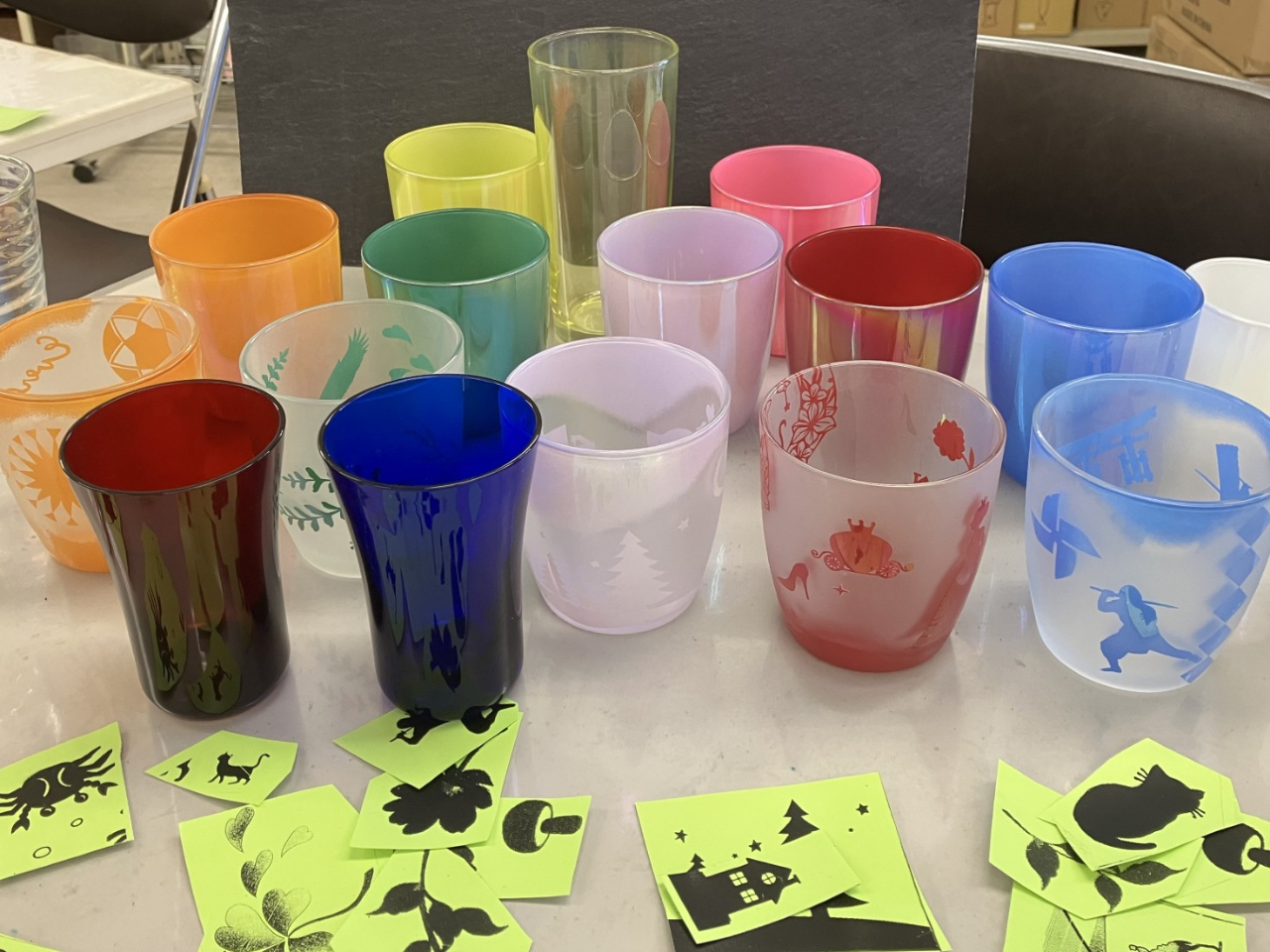 ���O�̑f�ށB��ԈȊO�͎d����󋵂ɂ���ĕς��܂��B