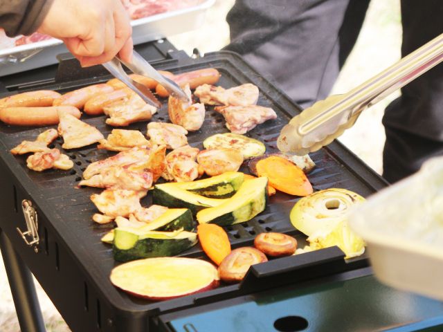 ツアー後のBBQも予約できます♪近くには宿泊施設、キャンプ場、飲食店もあります。