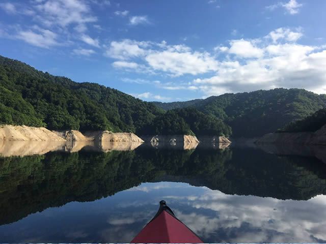風がない日はこんなミラーレイクになることも