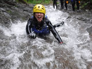 キャニオニングで遊ぼう!普段行くことのできない秘境を堪能しよう!