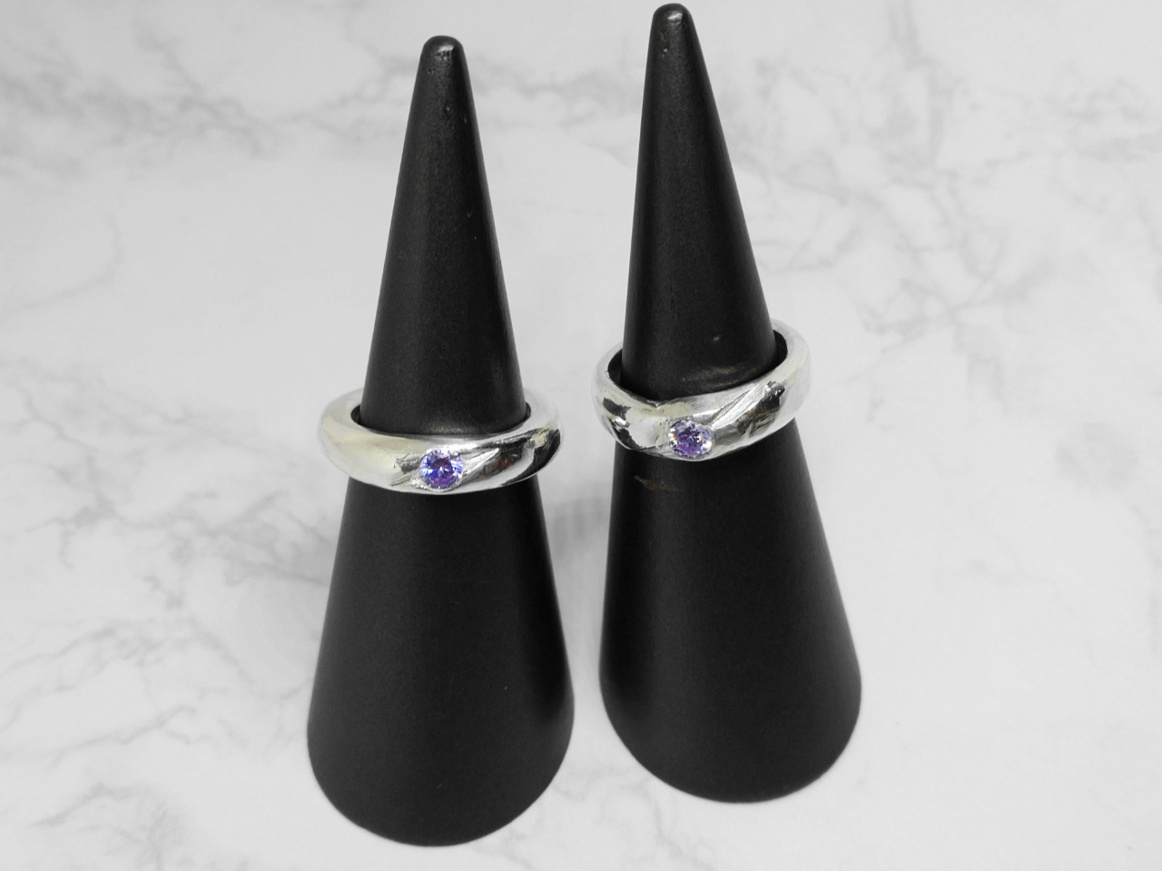 ʐ^́Ǎ̂ql̍iBAoオ̍îʐ^B点ĂĂ܂B 