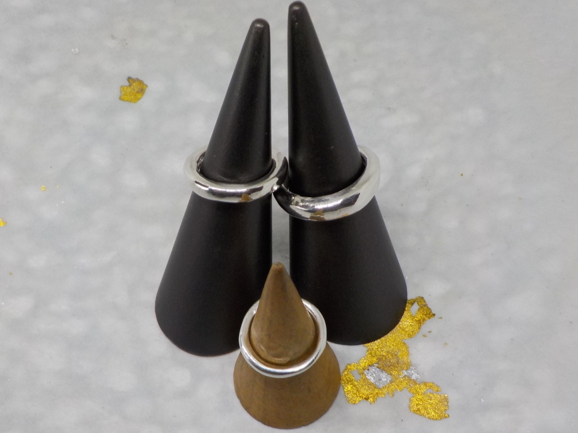 ʐ^́Ǎ̂ql̍iBAoオ̍îʐ^B点ĂĂ܂B 