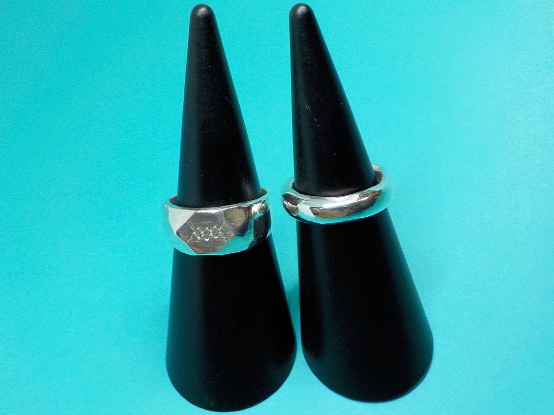 ʐ^́Ǎ̂ql̍iBAoオ̍îʐ^B点ĂĂ܂B 