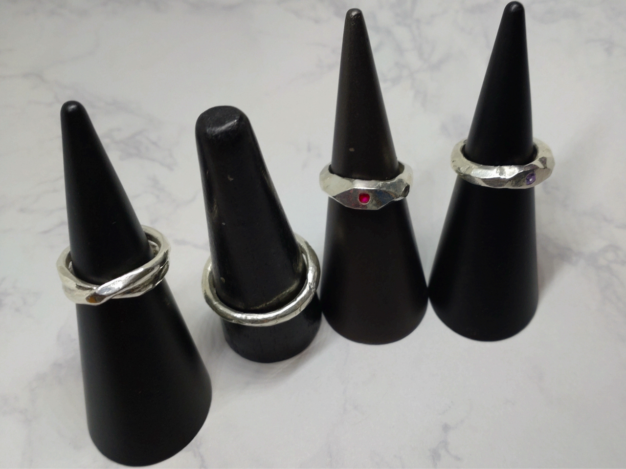 ʐ^́Ǎ̂ql̍iBAoオ̍îʐ^B点ĂĂ܂B 