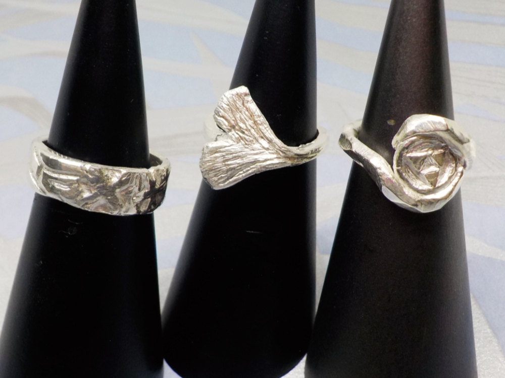 ʐ^́Ǎ̂ql̍iBAoオ̍îʐ^B点ĂĂ܂B 