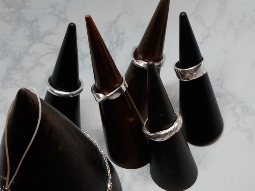 ʐ^́Ǎ̂ql̍iBAoオ̍îʐ^B点ĂĂ܂B 