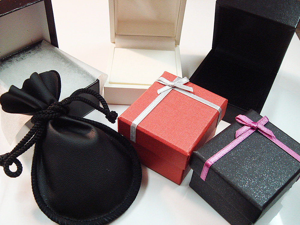 �W���G���[�P�[�X�̂��p�ӂ��������܂��B��i�̕ۊǁA�v���[���g�p�ɂ����p��������