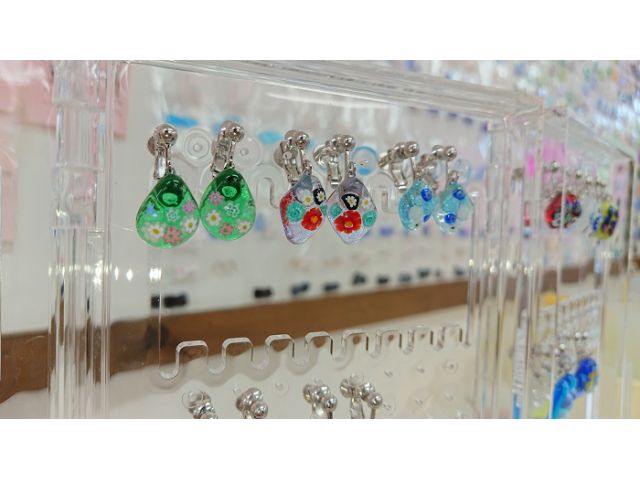 ガラス細工 ピアス イヤリング 女性必見 綺麗なガラスを使いお気に入りのピアス イヤリングを作ろう ガラスアート体験工房伊東駅前体験教室 じゃらん遊び体験 ガラス細工 ピアス イヤリング 女性必見 綺麗なガラスを使いお気に入りのピアス イヤリングを作ろう ガラスアート体験工房伊東駅前体験教室 じゃらん遊び体験