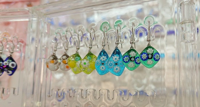 ガラス細工 ピアス イヤリング 女性必見 綺麗なガラスを使いお気に入りのピアス イヤリングを作ろう ガラスアート体験工房伊東駅前体験教室 じゃらん遊び体験 ガラス細工 ピアス イヤリング 女性必見 綺麗なガラスを使いお気に入りのピアス イヤリングを作ろう ガラスアート体験工房伊東駅前体験教室 じゃらん遊び体験