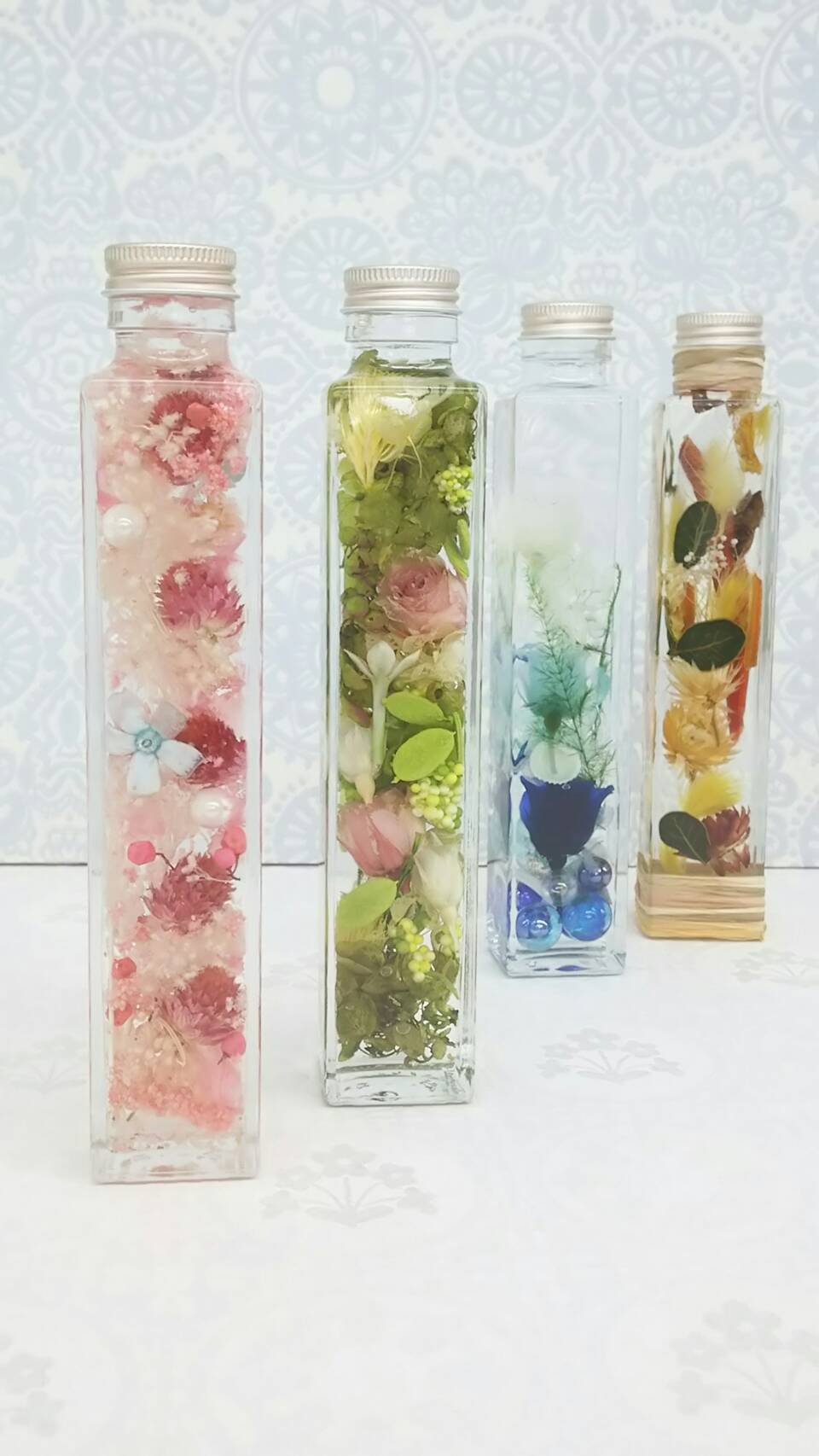 いま人気のハーバリウム。ビンの中に好きなプリザーブドフラワーが詰め放題!
2つ作品を作って頂けますよ♪