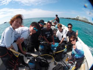 三世代で沖縄の海を楽しみましょう♪