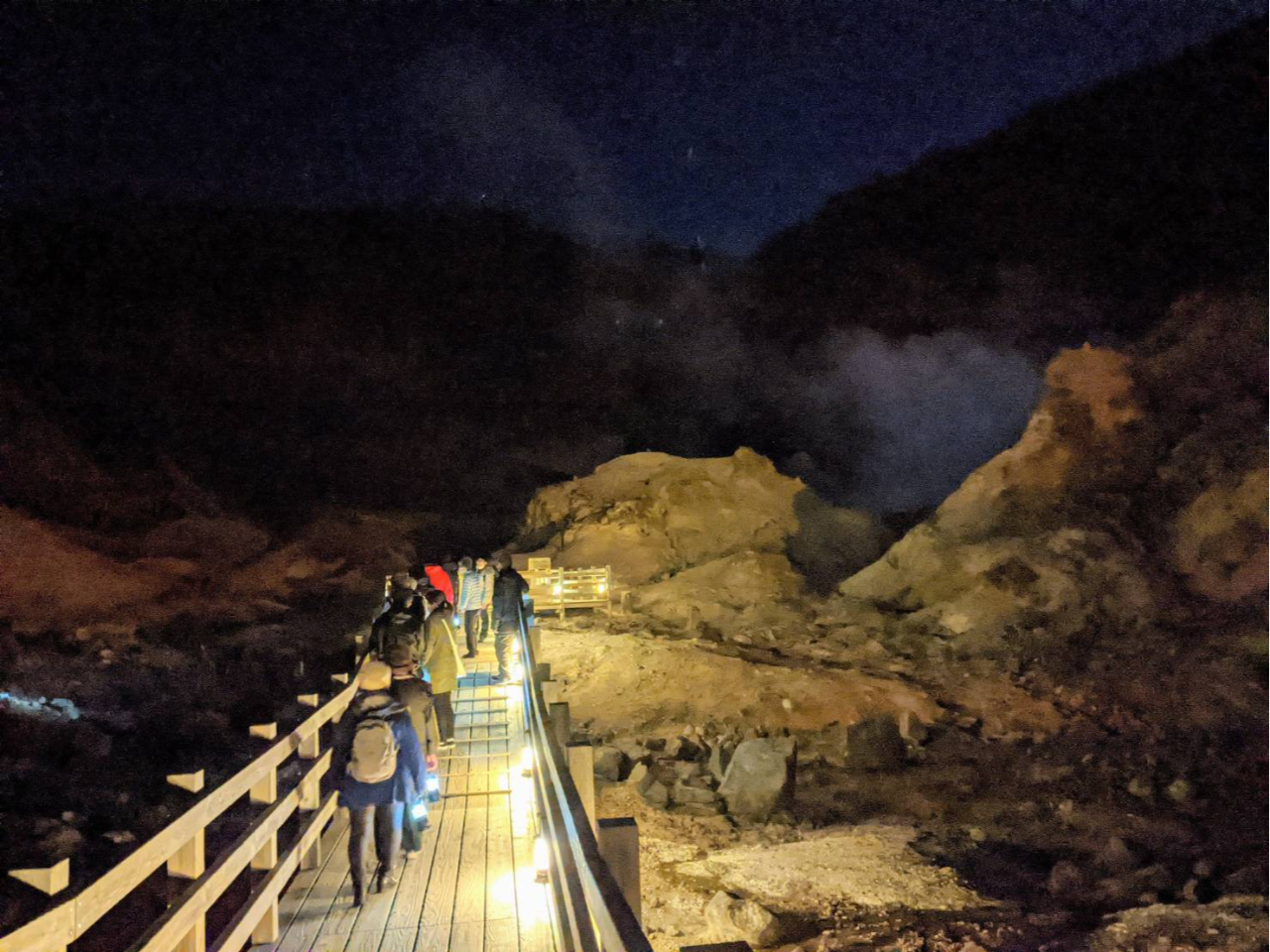 鉄泉池へ続く道