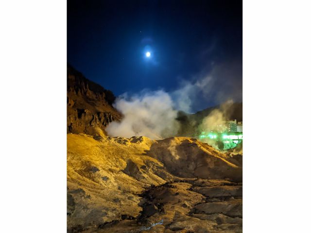 月夜の登別地獄谷