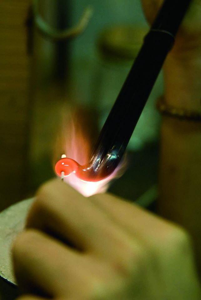 �o�[�i�[�ŃK���X��n�����l�q�ł��B