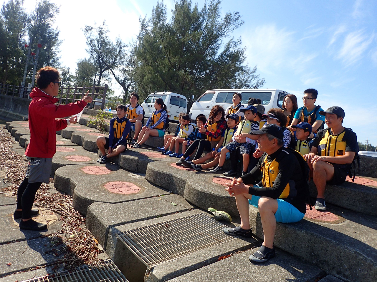 出発前にガイドがフリップを使って説明