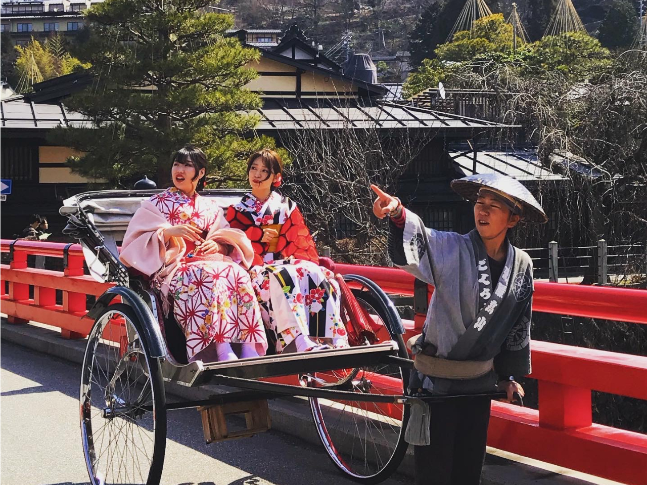 【学生★応援】人力車で高山を周遊♪3名様のご予約でお得!!