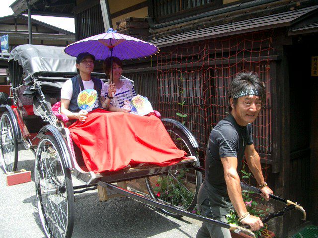 人力車で高山の町並みを散策♪