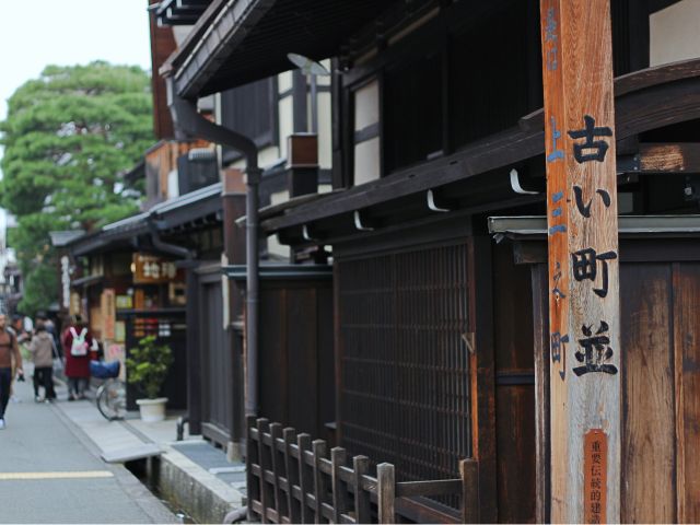 乗車場所はこの柱が目印です!