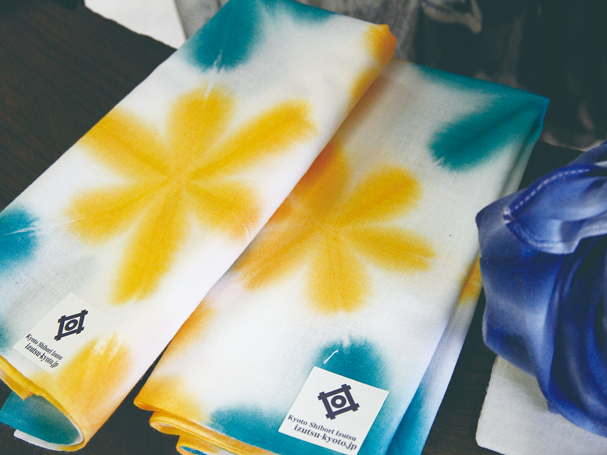 ハンカチサイズ:約53cm×約53cm 大判のハンカチになります。