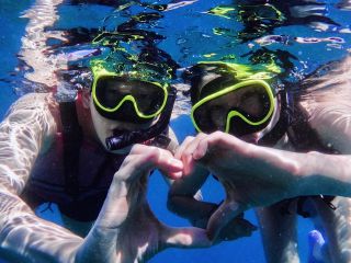 沖縄屈指の透明度を誇る水納島でシュノーケリングは必須です!