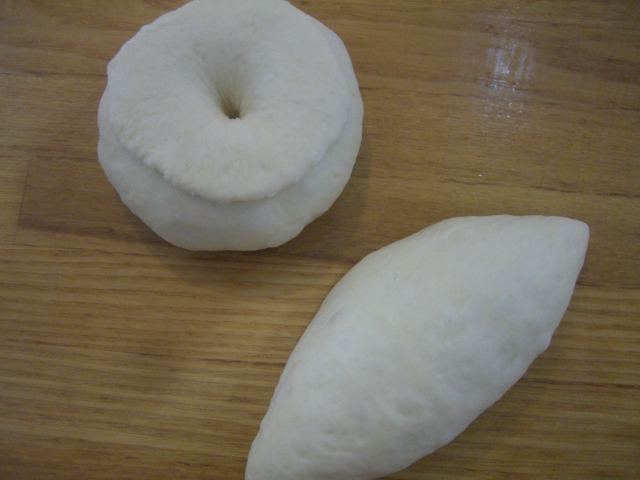 外はかりかり中はもっちりの小型のフランスパンです