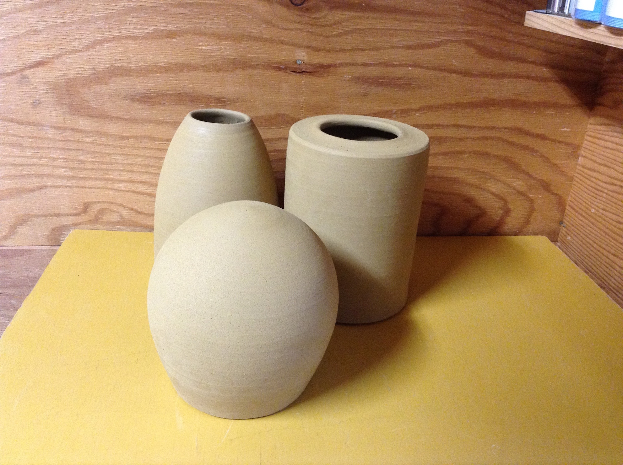 ランプシェードのボディは、球体、円錐、円柱の3タイプをご用意しています。お好きなタイプを選ぶことができます。