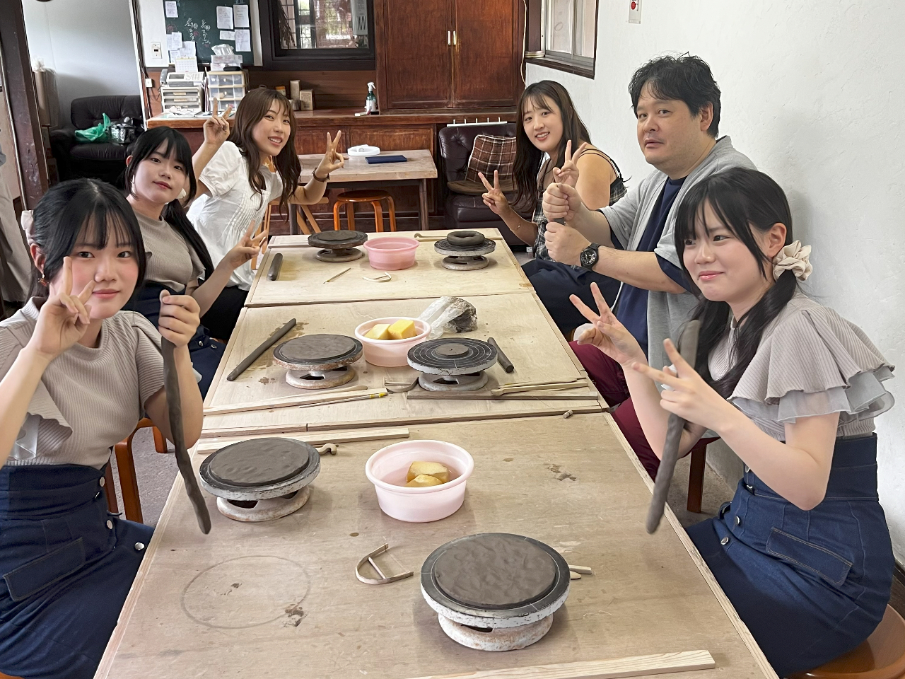 三姉妹で大皿つくりに挑戦。