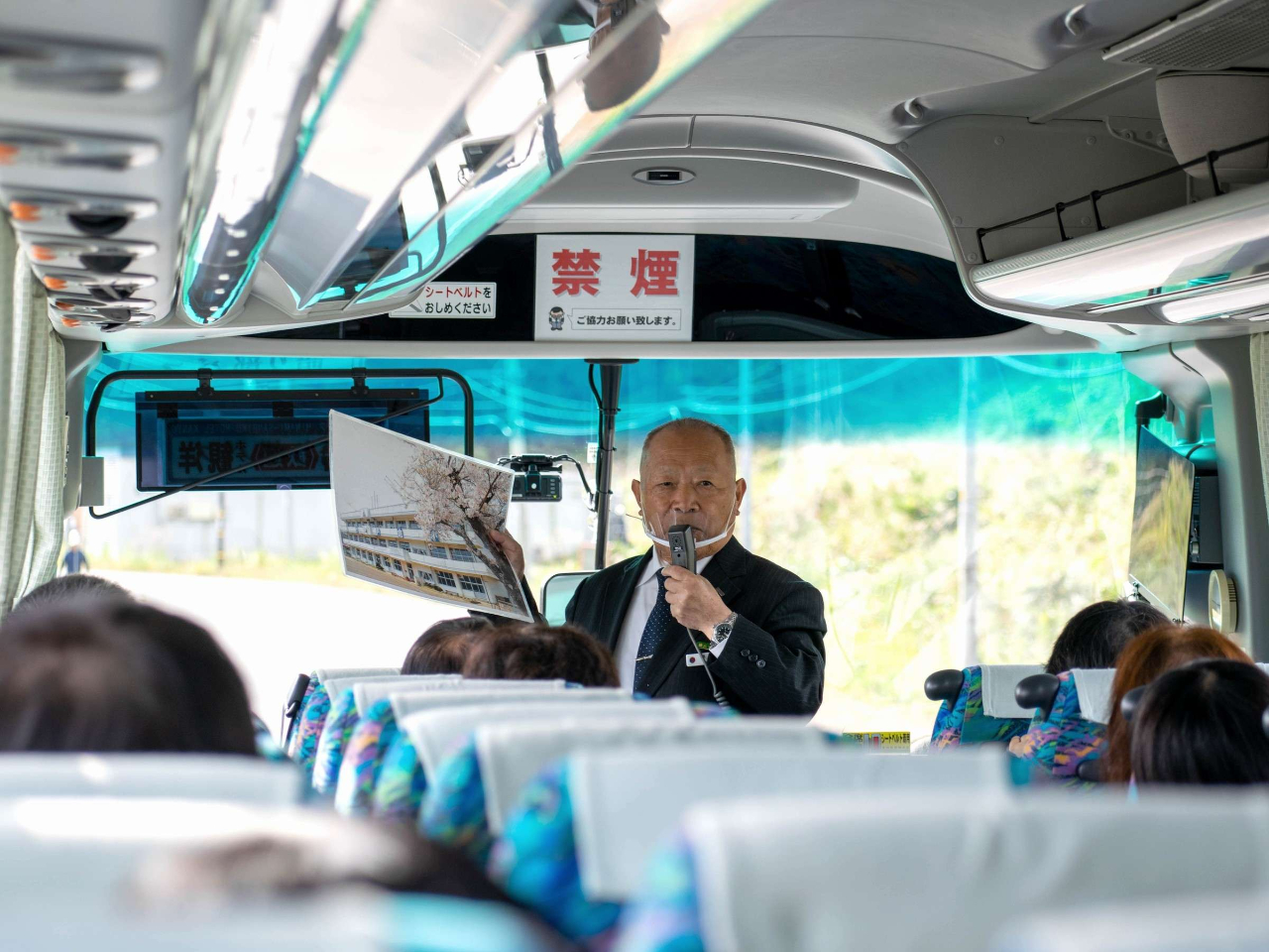 東日本大震災当時の南三陸町の様子や現状を、実際にバスで回りながら、車窓よりご案内いたします。