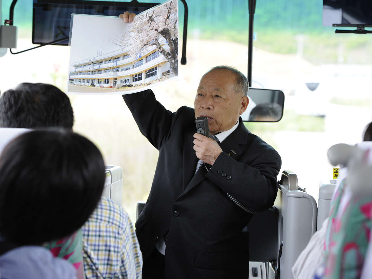東日本大震災当時の南三陸町の様子や現状を、実際にバスで回りながら、車窓よりご案内いたします。