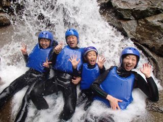 水上 ファミリーキャニオニング 家族で冒険に出かけよう マックスアウトドアツアーズ水上 じゃらん遊び体験