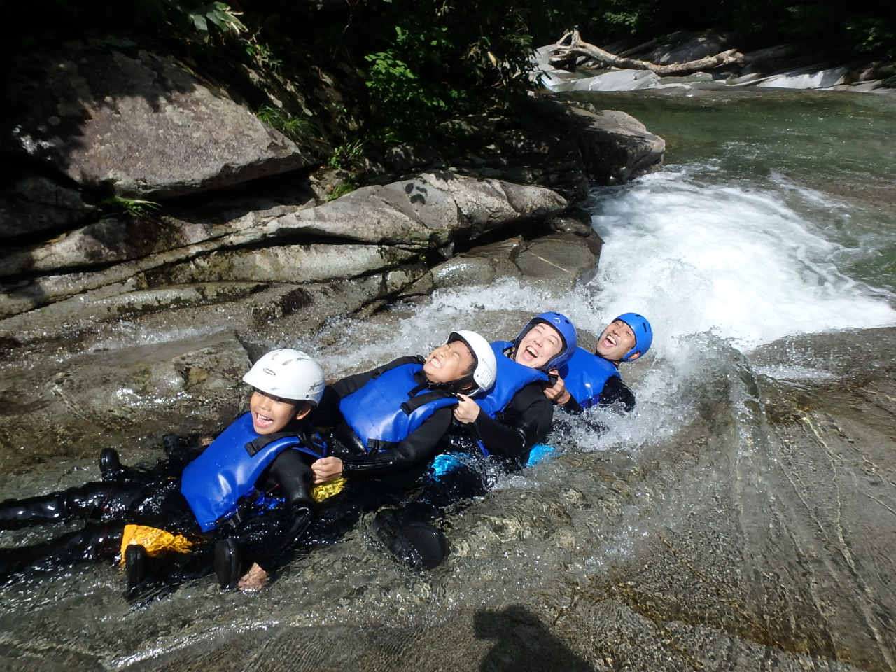 �Ƒ��݂�ȂŌq�����ēV�R�X���C�_�[��Ƒ���F�B���m���J��������܂��I