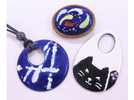 色鮮やか。つやっと美しい 七宝焼のアクセサリー/スタジオサカミ