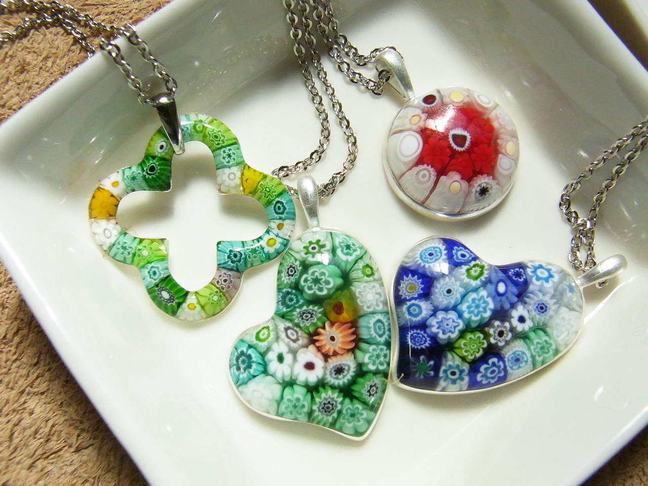 FXȑgݍ킹͂łBxl`AE[mōꂽ~tBIՂlߍŐ삵܂