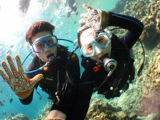 ツアーは笑顔で楽しくをモットーに、テンション高めでご案内しております。