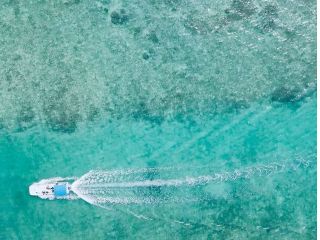 船をチャーターして上質なダイビング&スノーケルを沖縄の美ら海で・・・