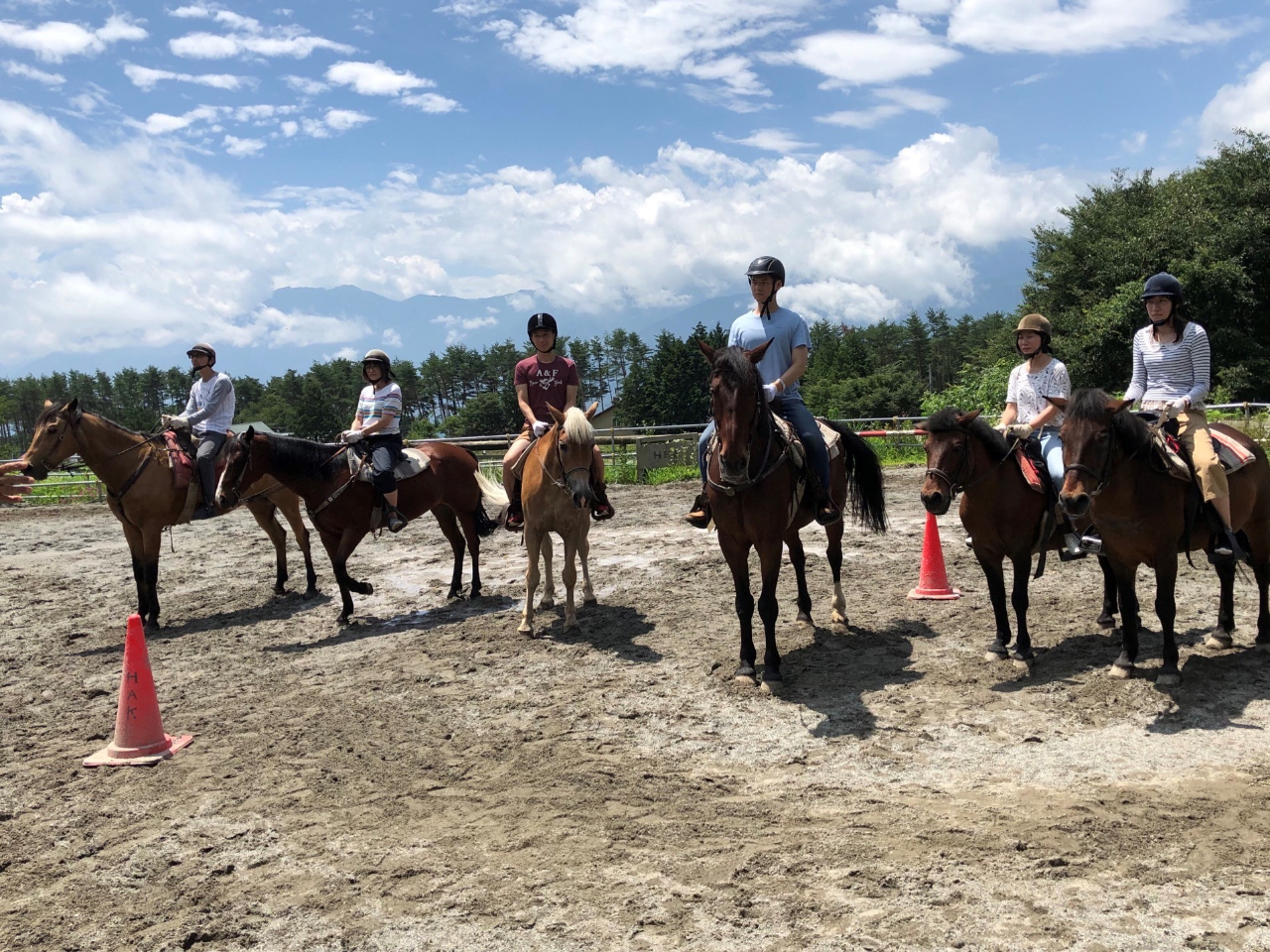 �m�n��ŗ��K30���n�̌��̏��߂ɁA�C���X�g���N�^�[����{����������������Ă��������Ȃ�����K���Ă������������Ԃ�݂��Ă���܂��B