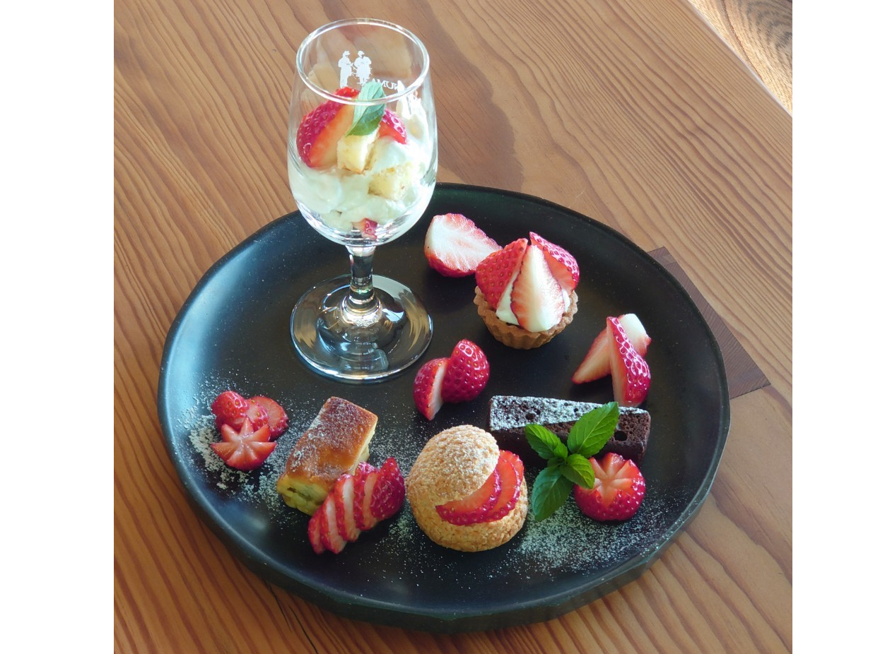 デザートプレート (クラフティ・シュークリーム・タルト など)