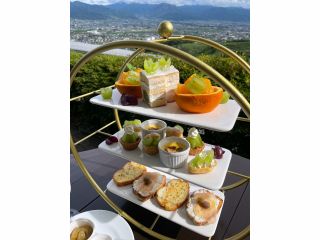 シャインマスカットのアフタヌーンティー ※写真は2名様分です