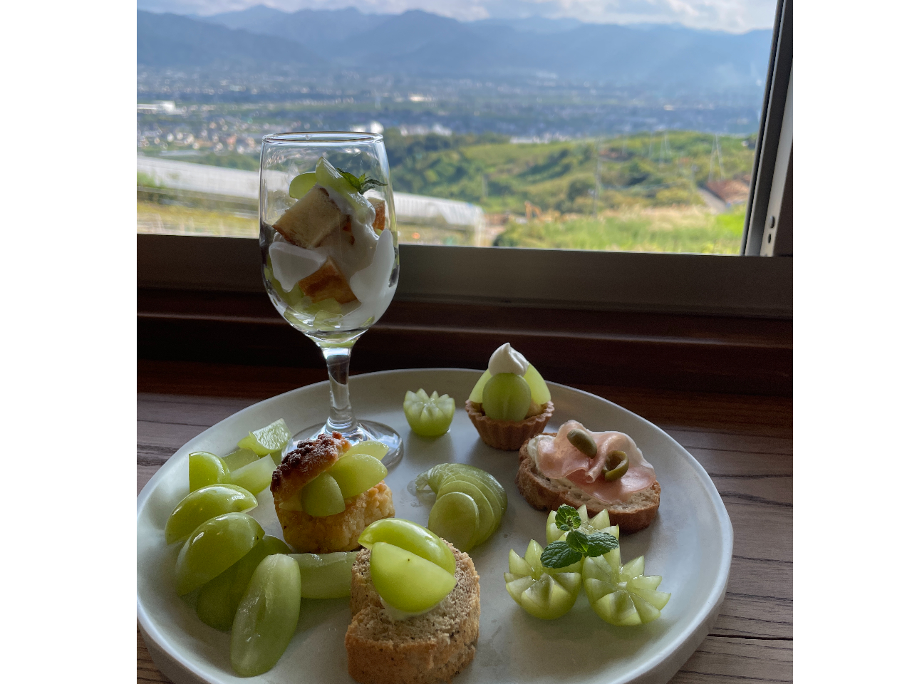 カフェ内カウンターからの景色