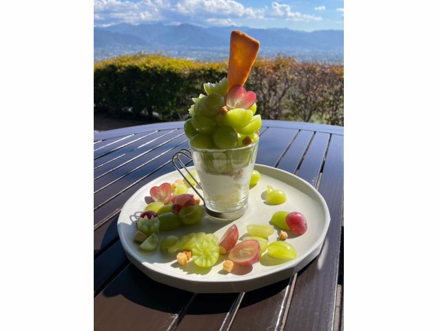 こぼれシャインマスカットのパフェ