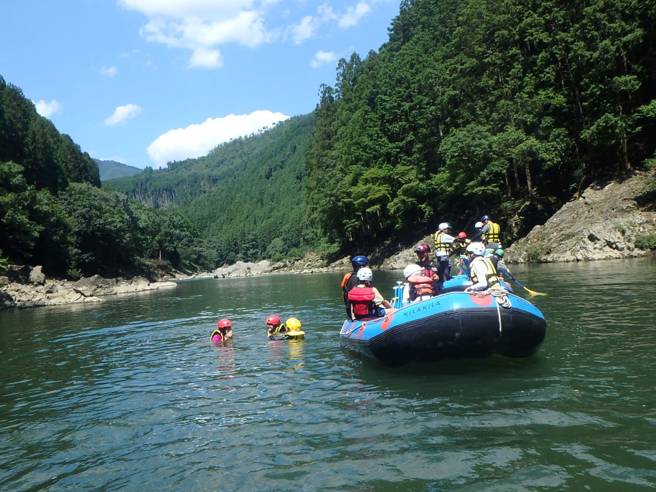 夏は、川から吹く風が気持ちいいですよ〜