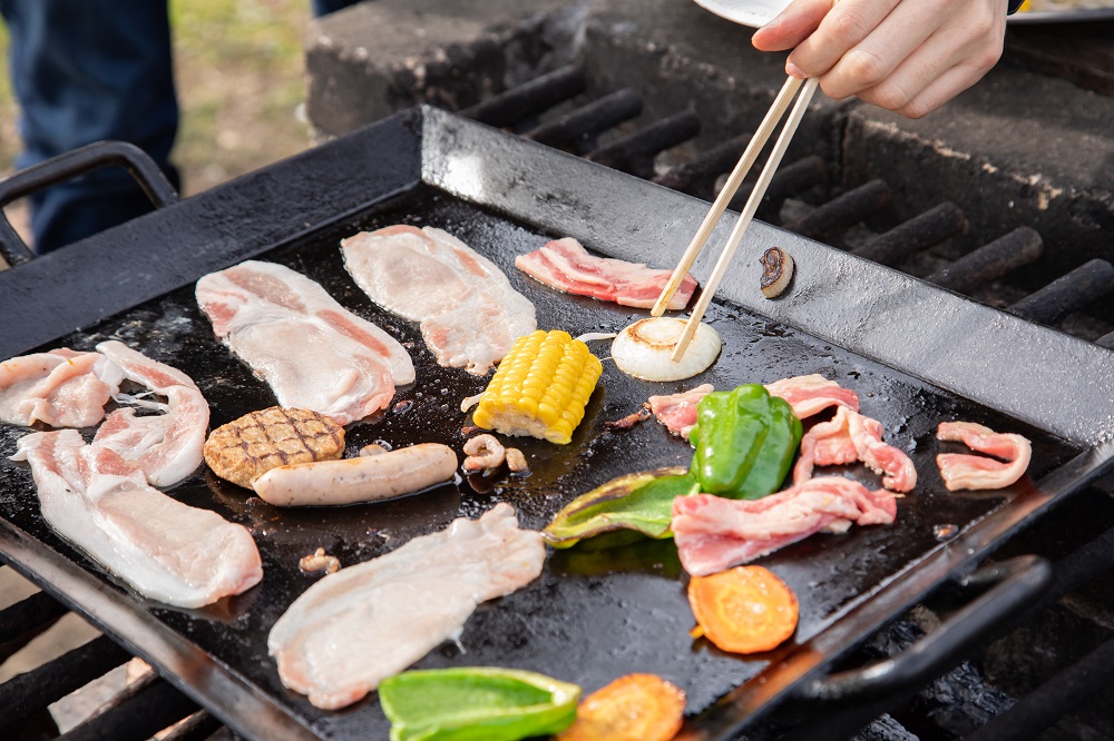 箱根・芦ノ湖湖畔で楽しむ手ぶらでBBQ】芦ノ湖キャンプ村コース4時間