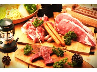 プレミアムコース(写真は4人前)ご予約は2名様から受け付けます。