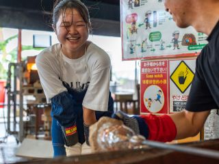 ちょっと職人気分でグラスづくりにチャレンジ!完成したグラスはご自宅へ郵送いたします♪