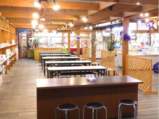 製作コーナーは空調完備で快適に製作体験にご参加いただけます。