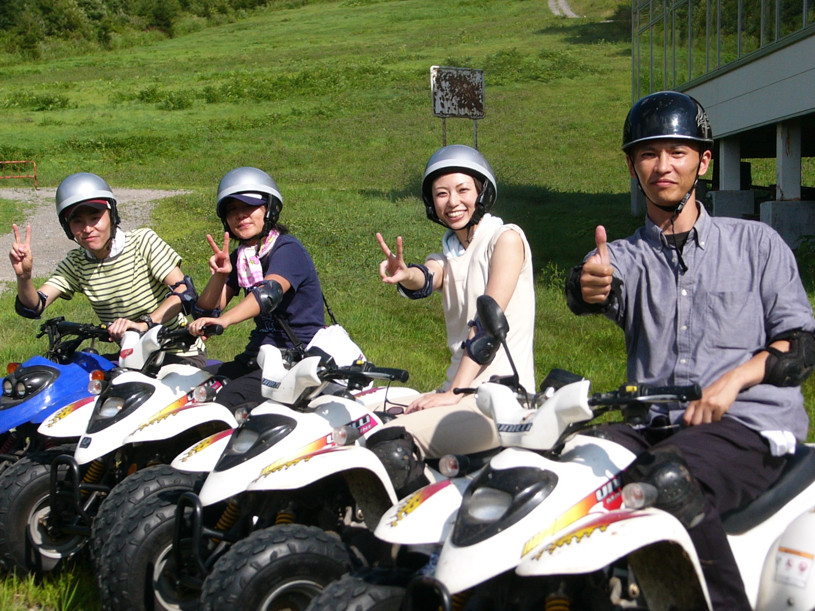 仲間とそろったら「いえーい!!」で撮影〜♪