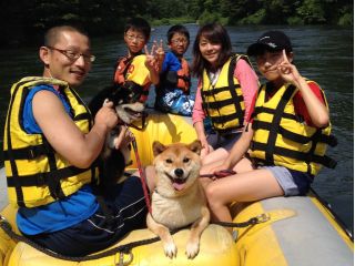 ニセコのラフティングとは違って0歳から乗船できる安全安心の川下りです。